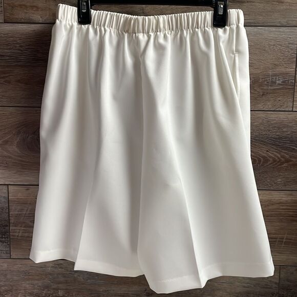 BonWorth Ladies Elastic Waist  Bermuda Style Shorts Large Petite Solid White - Picture 2 of 4